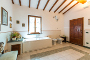 Salle de bains avec douche, baignoire avec hydromassage, finition en marbre vert de le Guatemala. 14 m²