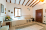 Bagno con doccia, vasca idromassaggio, rifiniture in marmo verde del guatemala. mq 14